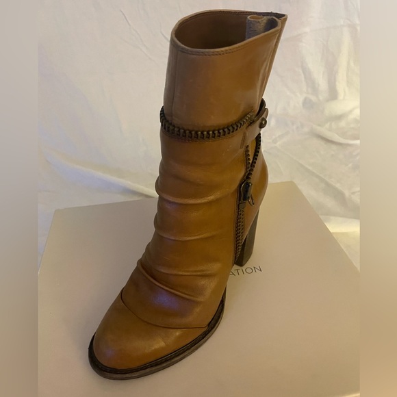 BCBGeneration Clown boot size 7.5 in acorn - Picture 3 of 10